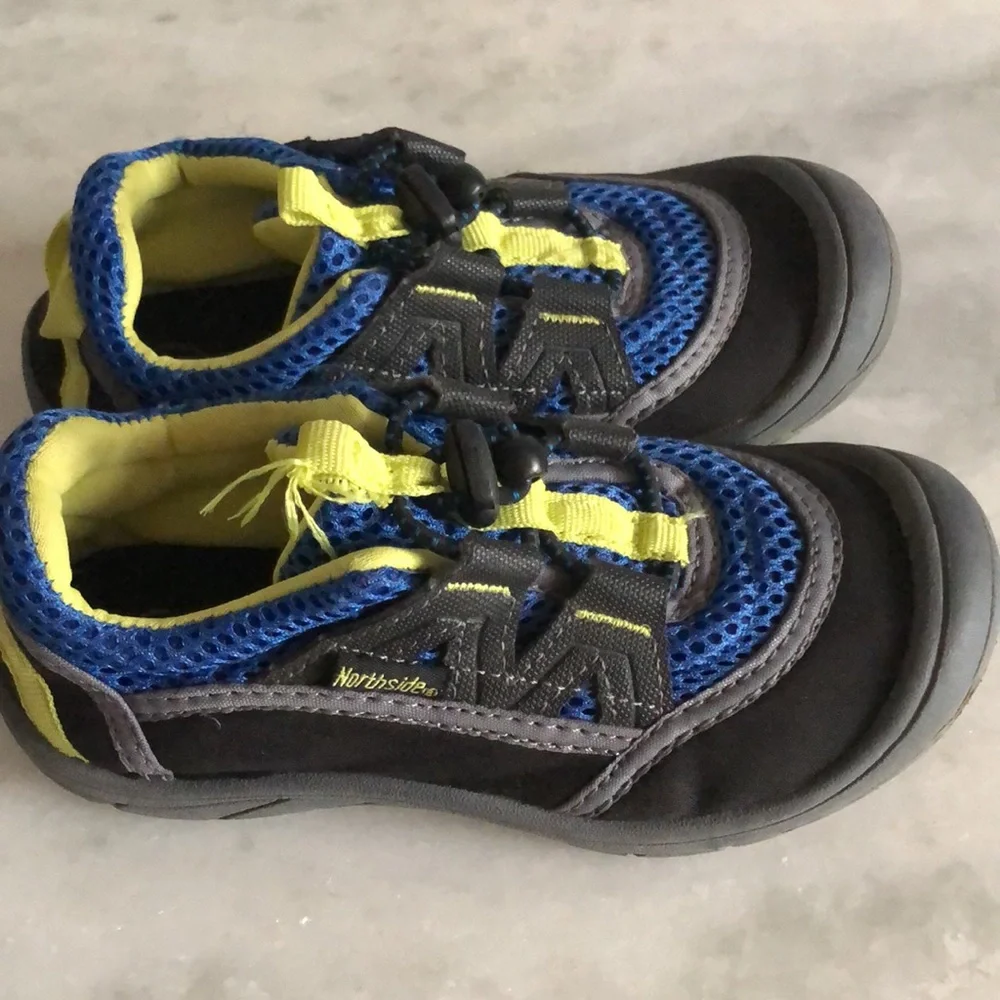 Toddler water shoes